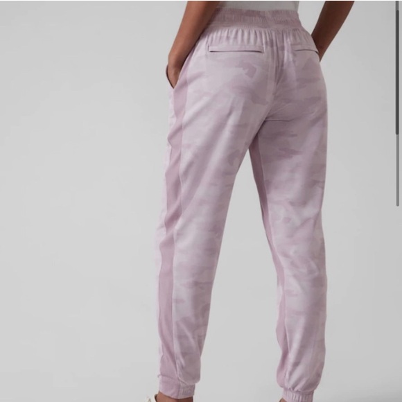 @ Athleta Brooklyn Lined Camo Jogger Shasta - Picture 3 of 15